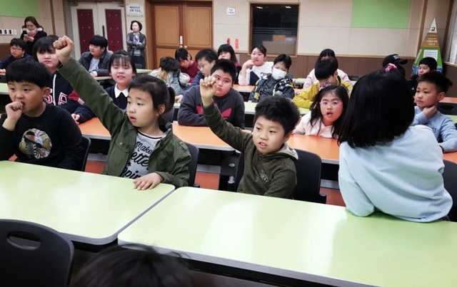 ▲ 사진3 가평상면초_0523 학생자치회 한울 '다모임'