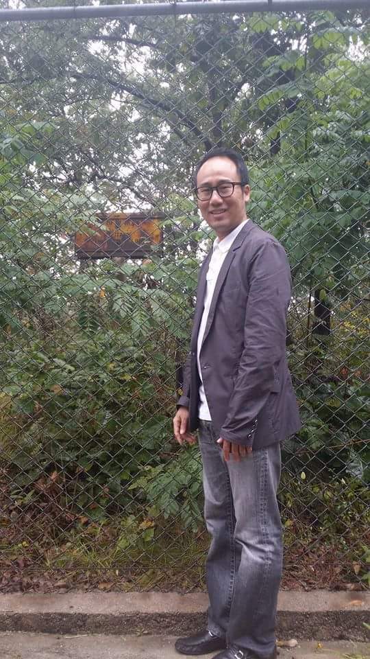 ▲ 판문점 군사분계선 철조망 앞 원형준