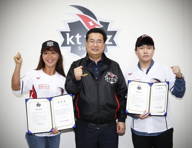 ▲ kt wiz가 31일 수원 케이티 위즈파크내 대회의실에서 소프라노 이영숙 한세대 교수를 홍보대사로 위촉했다. kt wiz 제공