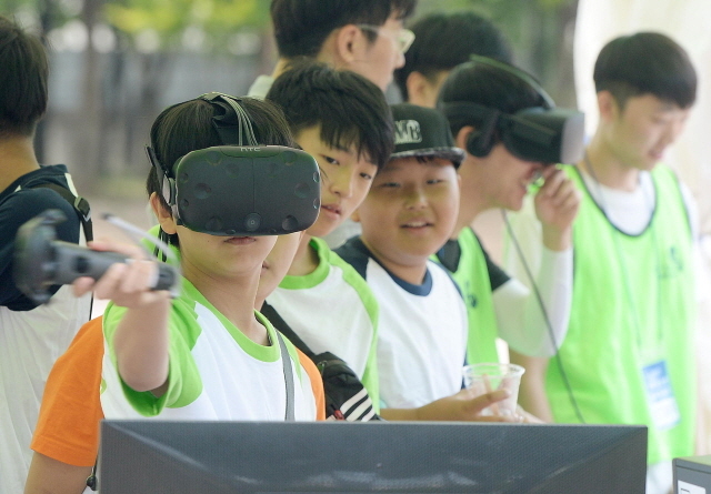 크기변환_201706043 인천청소년 경제 대축전 경제야 놀자 VR 체험 JYJ_8077.jpg