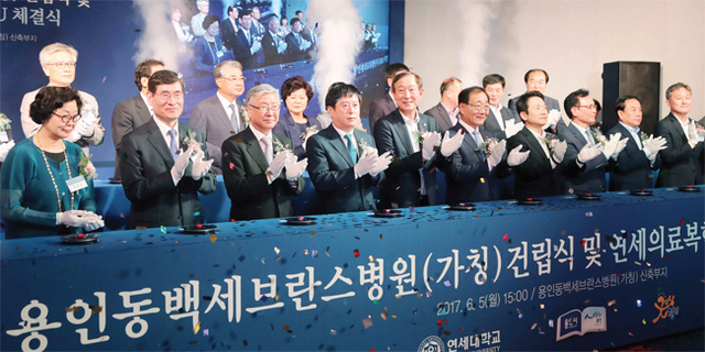 경기도와 용인시, 연세대학교가 5일 오후 용인시 기흥구 중동에서 ‘용인 동백 세브란스 병원(가칭)과 연세의료복합단지 투자 및 지원 양해각서’를 체결했다. 경기도 제공
