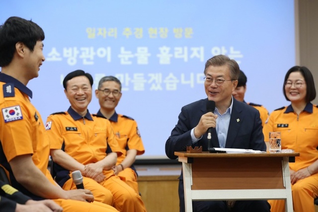 ▲ 170607_일자리추경_현장방문_용산소방서_(1)