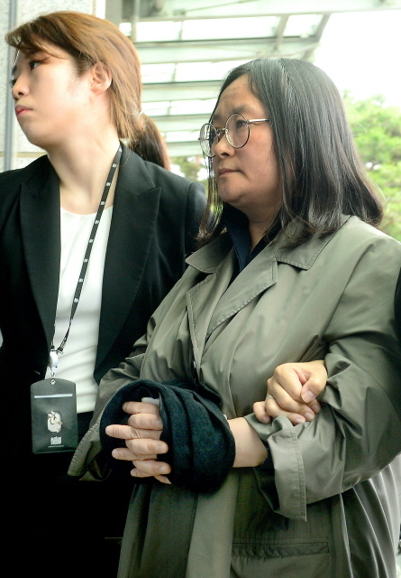 크기변환_20170607 해외도피 3년만 인천지검 압송 유병언 장녀 유섬나2  JUN_7924.jpg