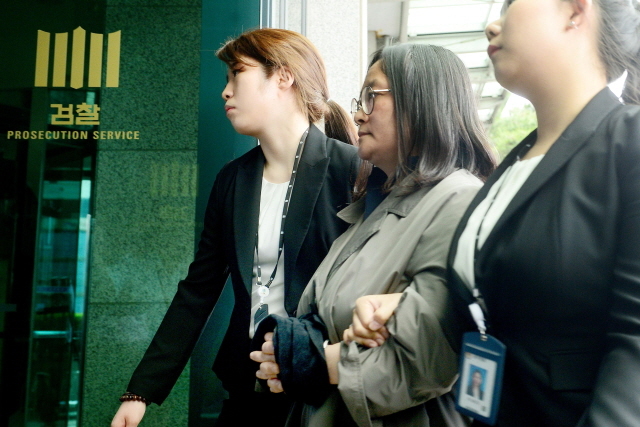 크기변환_20170607 해외도피 3년만 인천지검 압송 유병언 장녀 유섬나JUN_7926.jpg