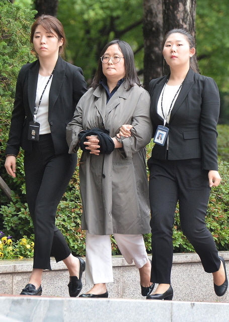 크기변환_20170607 해외도피 3년만 인천지검 압송 유병언 장녀 유섬나JYJ_8926.jpg