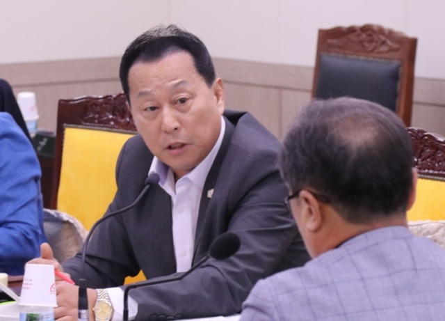 ▲ 행정사무 감사에서 질의하는 송만기 의원
