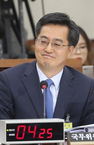 ▲ 7일 국회에서 열린 인사청문회에 참석한 김동연 경제부총리 겸 기획재정부 장관 후보자. 연합뉴스 제공