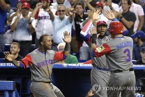 ▲ WBC 도미니카 대표로 출전했었던 kt wiz 새 외국인 타자 멜 로하스 주니어(가운데). 연합뉴스