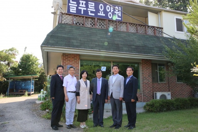 ▲ 김포시의회 노인요양시설방문
