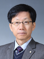 ▲ 용인 출생. 로 등단. 시집  수원문인협회 이사. 경기문학인협회, 경기시인협회 회원. 현 안산 팔곡 초등학교 교감.