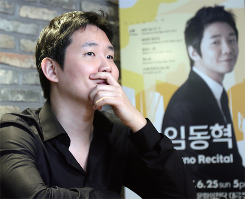 ▲ 21일 서울 예술의전당에서 열린 기자간담회에서 피아니스트 임동혁이 질문에 답하고 있다. 경기도문화의전당 제공