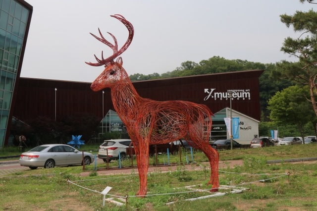 ▲ 양평군립 미술관에 전시중인 조영철의 작품