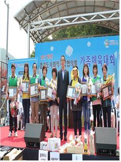 ▲ 경기도사회적기업협의회 가족체육대회 표창 수여식1