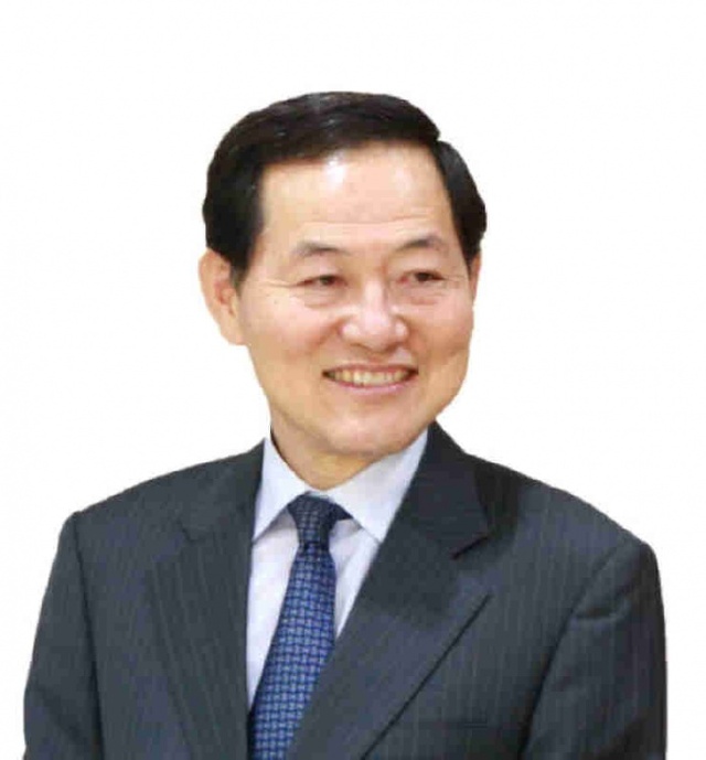 ▲ 충남 아산 출생. 로 등단. 한국문인협회, 한국미술협회 회원. 수원 매탄고등학교 교장.