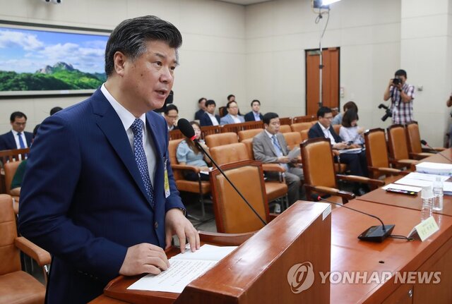 조대엽 고용노동부 장관 후보자가 30일 국회에서 열린 인사청문회에서 인사말하고 있다. 연합뉴스