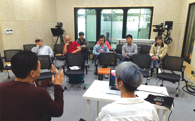 경기콘텐츠진흥원은 1인 크리에어터 양성을 위한 '차세대 영상 크리에이터 아케데미'를 개설하고, 지난 5월16일부터 교육을 순차적으로 진행 중이다.