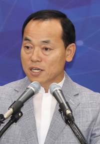 ▲ 김만수 부천시장이 취임 3주년 기자회견을 열고 성과와 계획을 발표하고 있다. 부천시 제공