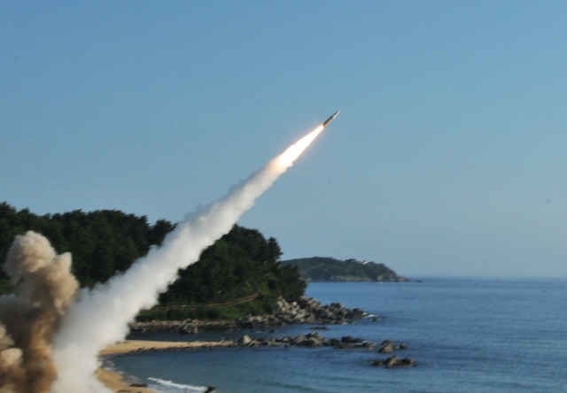 ▲ 한미 양국 군이 5일 북한의 대륙간탄도미사일(ICBM) 도발에 대응해 적 지휘부에 대한 탄도미사일 타격훈련을 하며 경고메시지를 보냈다. 합동참모본부는 이날 