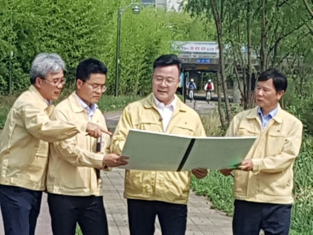 ▲ 김성제 의왕시장, 안양천_점검