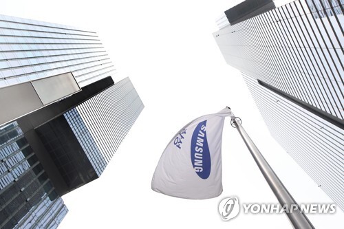▲ 삼성전자 등 국내 메모리 반도체 업체들의 호황이 2019년에 사라질 것이라는 전망이 나왔다. 사진은 서울 서초구 삼성전자 사옥 전경. /연합뉴스