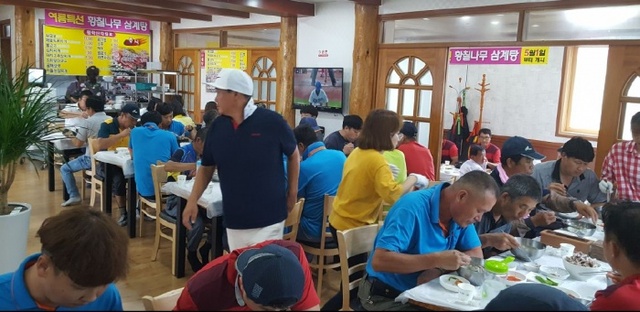 ▲ 4 여주시 독지가 김영기씨 환경주무관 점심식사 제공 (2)