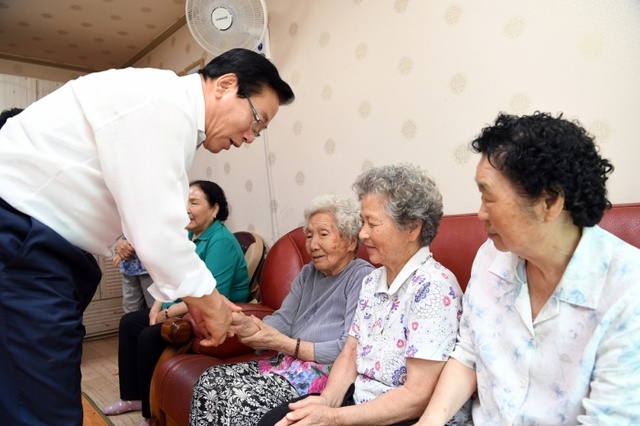 ▲ 광주시, 폭염대비 무더위쉼터(경로당) 방문 안전확인4