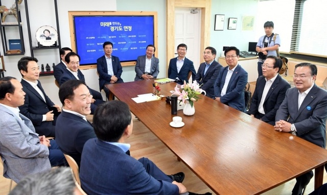▲ 조억동 광주시장, 시군 상생협력 토론회 참석해 중부IC 개설공사 우선추진 거#2DD300
