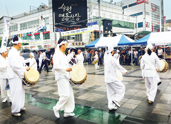 수원천개울치기 풍물패.