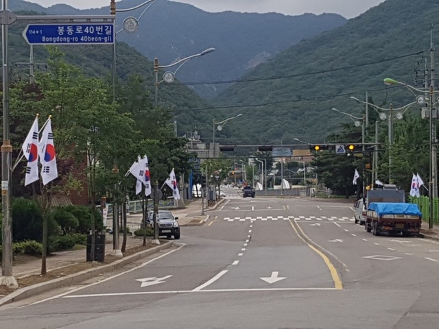 ▲ 10-2.소요동 주민자치 광복절 맞아 태극기거리 조성_소요동