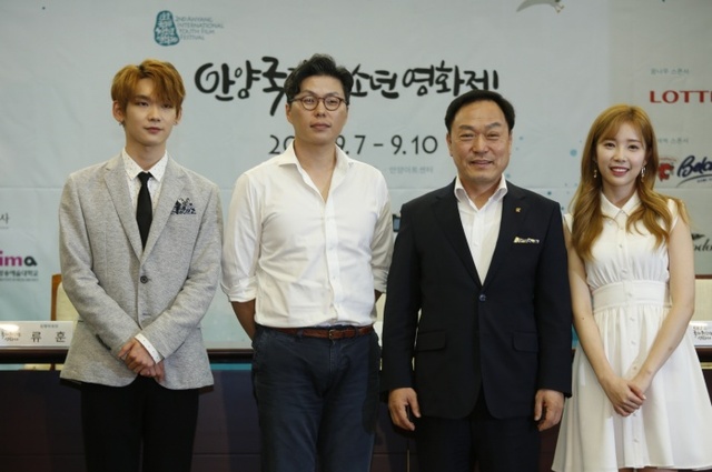 ▲ 첨부사진3. 좌측부터 타카다켄타, 류훈집행위원장, 이필운조직위원장, 채경