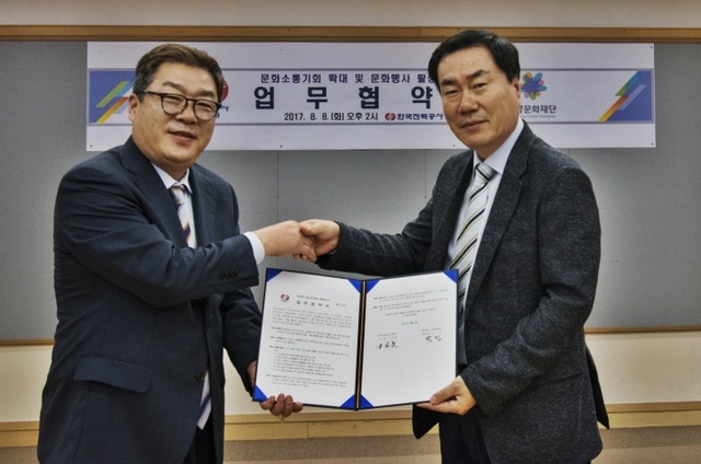 ▲ 박진 대표, 신재섭 지사장