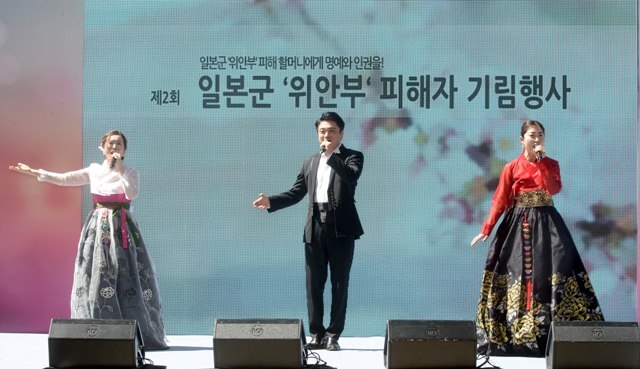  성악 앙상블 소리향이 멋진 공연을 선보이고 있다. 