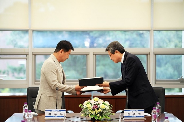 ▲ 2017년 8월 16일 오후 4시 - 삼육대학교-(주)하이씨씨 간 상호협력에 관한 협약식(MOU) (11)
