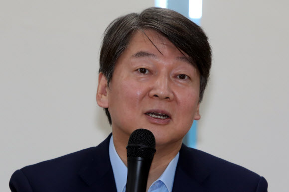 ▲ 국민의당 당 대표에 출마한 안철수 전 대표가 20일 오전 광주 서구 치평동 국민의당 광주시당에서 기자회견을 하고 있다. 연합뉴스