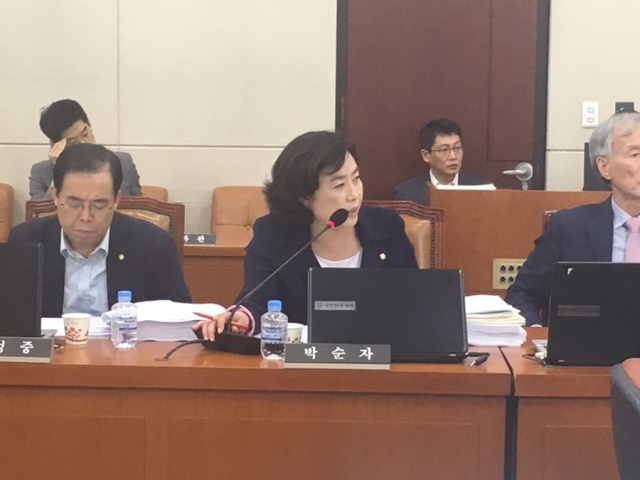 ▲ 박순자 의원 상임위 사진