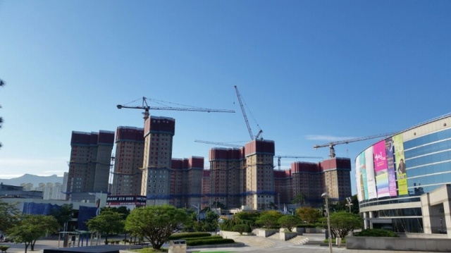 ▲ 호원동 직동공원부지에 짓고 있는 롯데캐슬 아파트