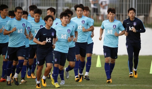 ▲ 한국 축구대표팀이 2일 오후(현지시간) 우즈베키스탄 타슈켄트 분요드코르 보조경기장에서 2018 러시아 월드컵 아시아 최종예선 우즈베키스탄전을 앞두고 훈련을 하고 있다.연합뉴스