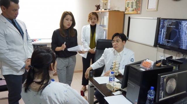 ▲ 몽골 의료봉사_허동화원장