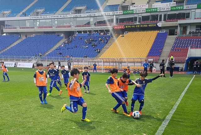 ▲ 일요일, 수원월드컵경기장서 100 대 10 축구대결 펼쳐진다