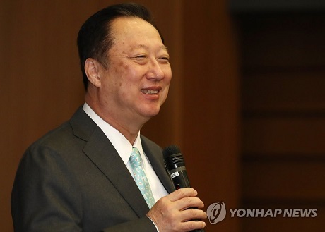 ▲ 대한상공회의소가 정관계는 물론 노동계와도 소통 행보를 벌이면서 경제계 대표 단체로 자리매김해가는 모습이다. 사진은 박용만 대한상의 회장. 사진/연합뉴스