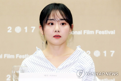 ▲ ‘급성구획증후군’ 문근영, 부산국제영화제 개막작 ‘유리정원’ 주연배우로 참석. 연합뉴스