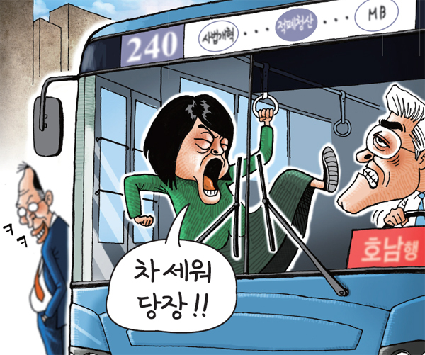 ▲ 내 일자리는… 인천 남구 대회의실에서 열린 ‘청년여성 대상 맞춤형 채용박람회’에서 구직자들이 현장면접을 통해 일자리에 대한 정보를 제공받고 있다.  남구청 제공