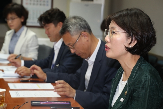 ▲ 박춘란 교육부 차관이 14일 오전 정부서울청사에서 열린 사립유치원 휴업 관련 관계기관 대책회의에서 발언하고 있다.  /연합