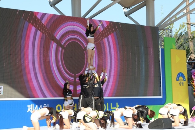 ▲ 식전축하공연으로 펼쳐진 아크로바틱 공연