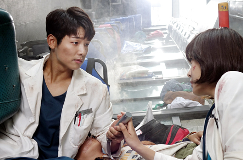 ▲ MBC 수목미니시리즈 ‘병원선’ 하지원+강민혁