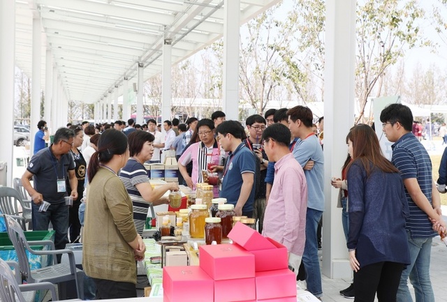▲ 삼성전자 평택캠퍼스에서 열린  직거래 장터