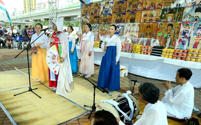 ▲ 축제 시작을 알리는 서해안 풍어제가 열리고 있다.장용준기자