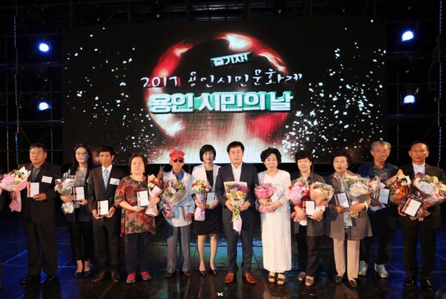 ▲ (사진)1-1 22일 시민의날기념식-시민유공자표창