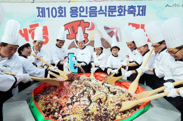 ▲ (사진)1-4 22일음식문화축제-대형팥빙수만들기퍼포먼스