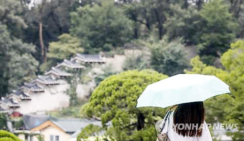 ▲ 오늘(27일) 전국 흐리고 곳곳에 가을비, 남부지방 천둥·번개 동반 강한 비